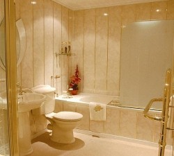 Установка стеновых панелей в ванной