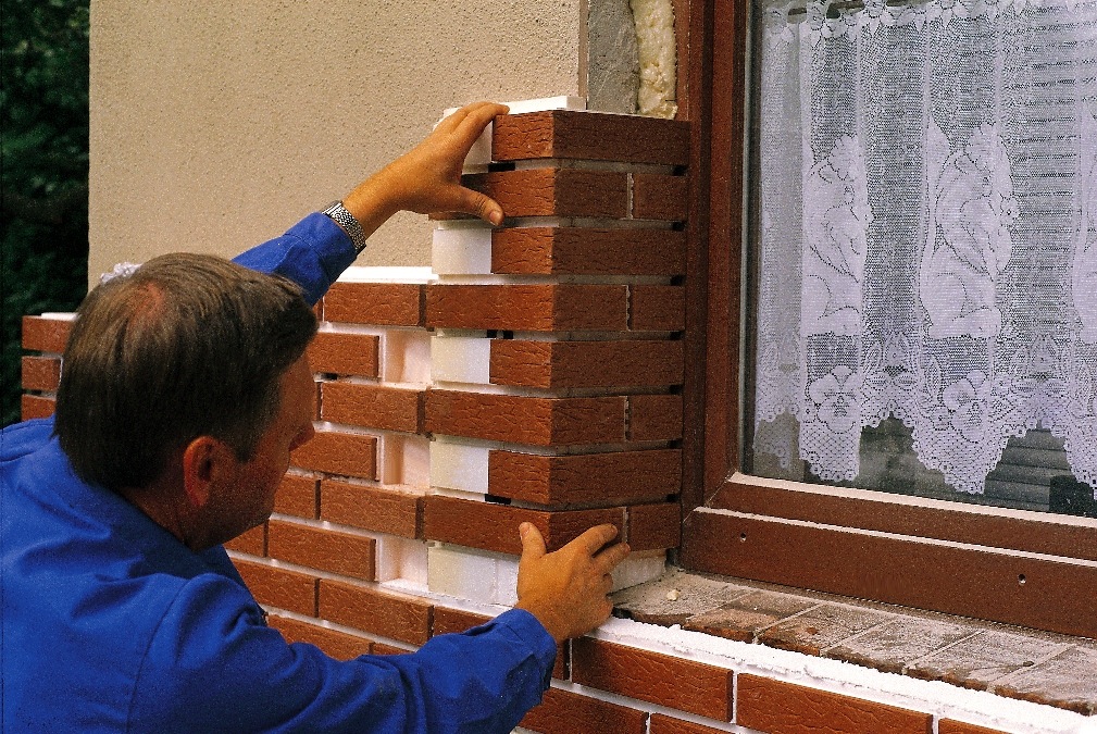 Какие материалы нужны для кирпичного фасада дома?