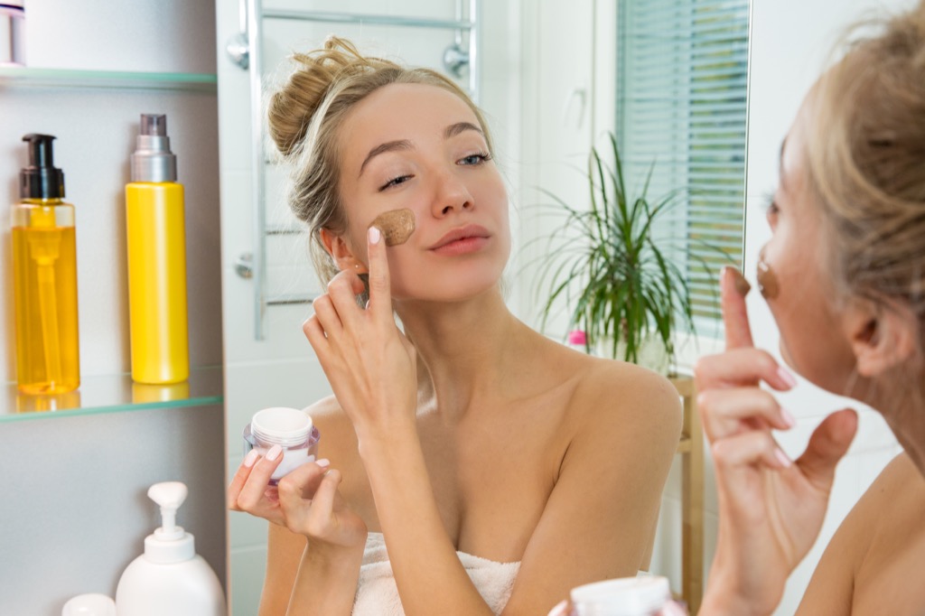 Советуют косметологи: как уберечь красоту во время активного использования отопительных радиаторов