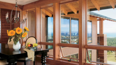 Как выбрать деревянные окна для загородного дома?