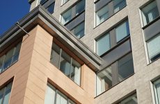Подсистемы для вентилируемых фасадов: сравнение алюминиевых и стальных конструкций